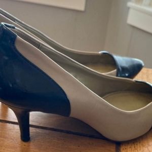 Used pair of Bandolino Heels size 6M